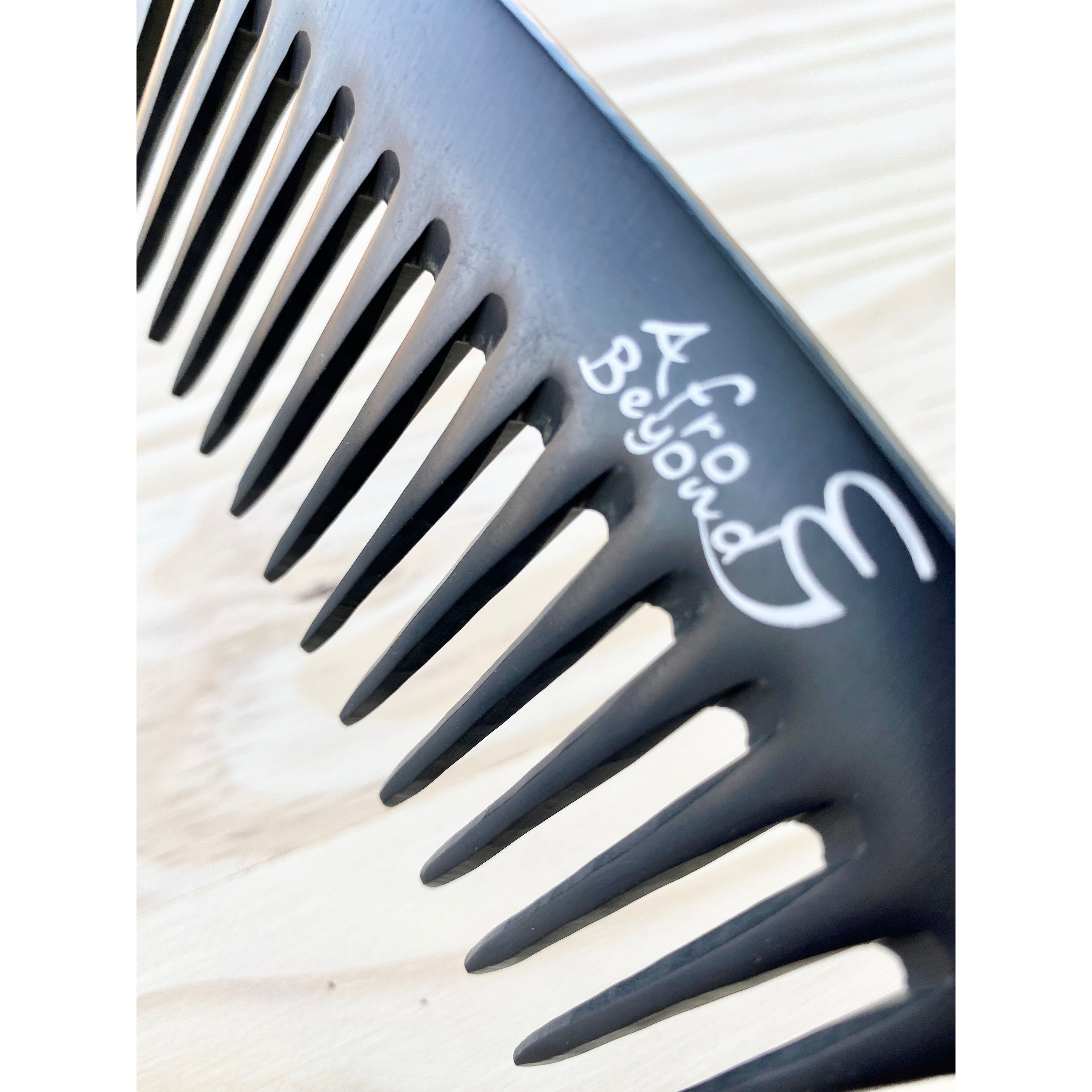 Myriam styling comb