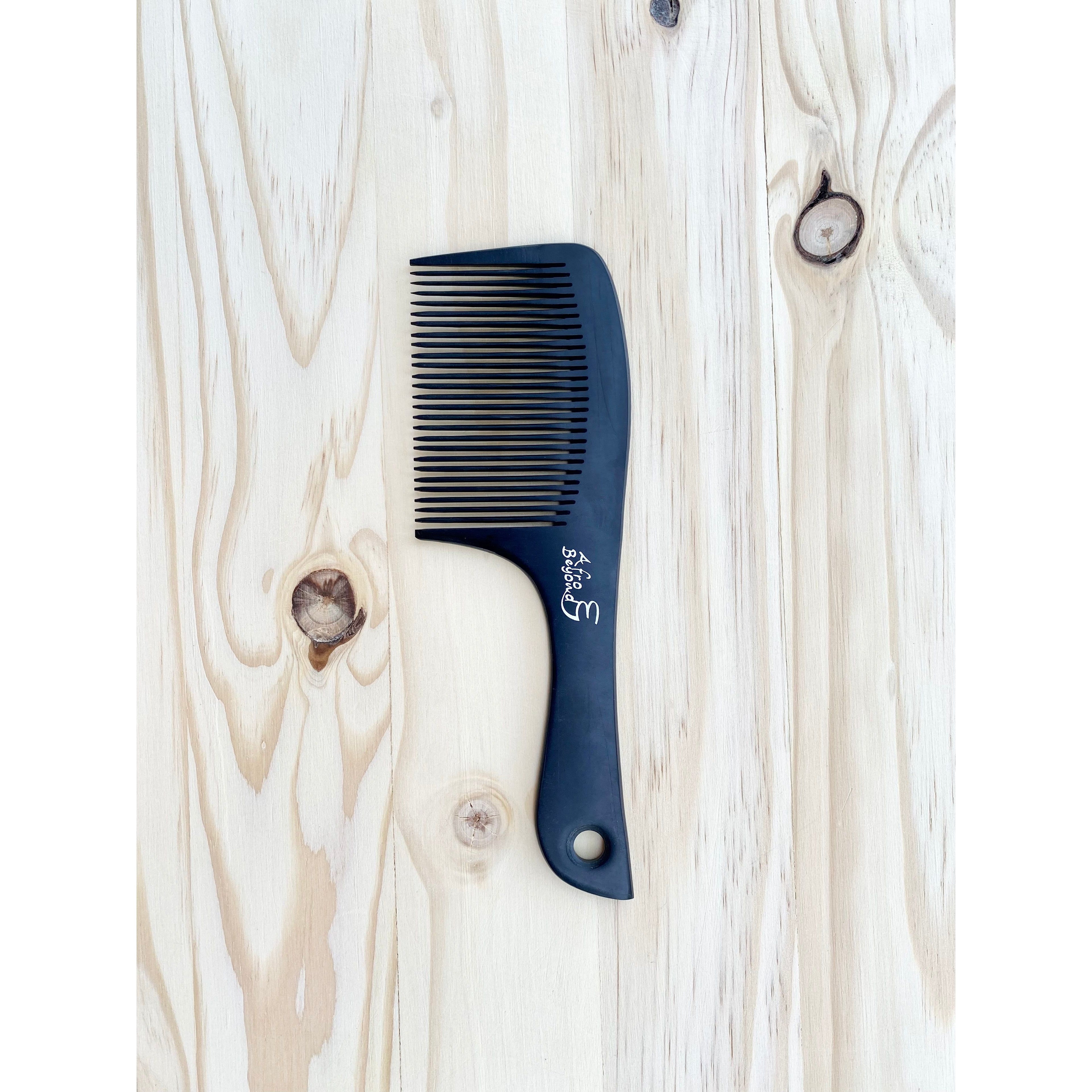 The Lucette detangling comb