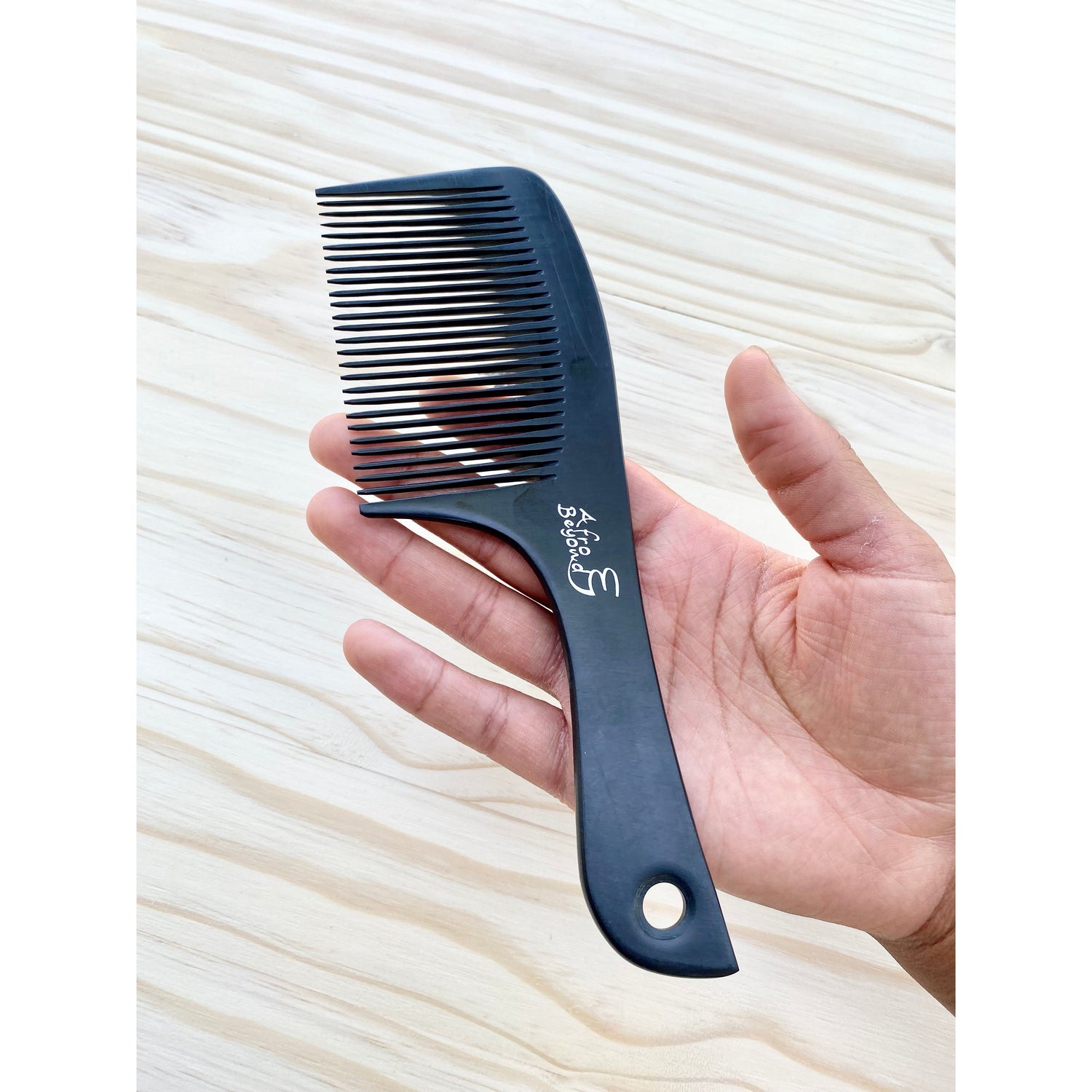 The Lucette detangling comb