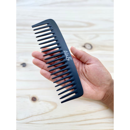 Myriam styling comb