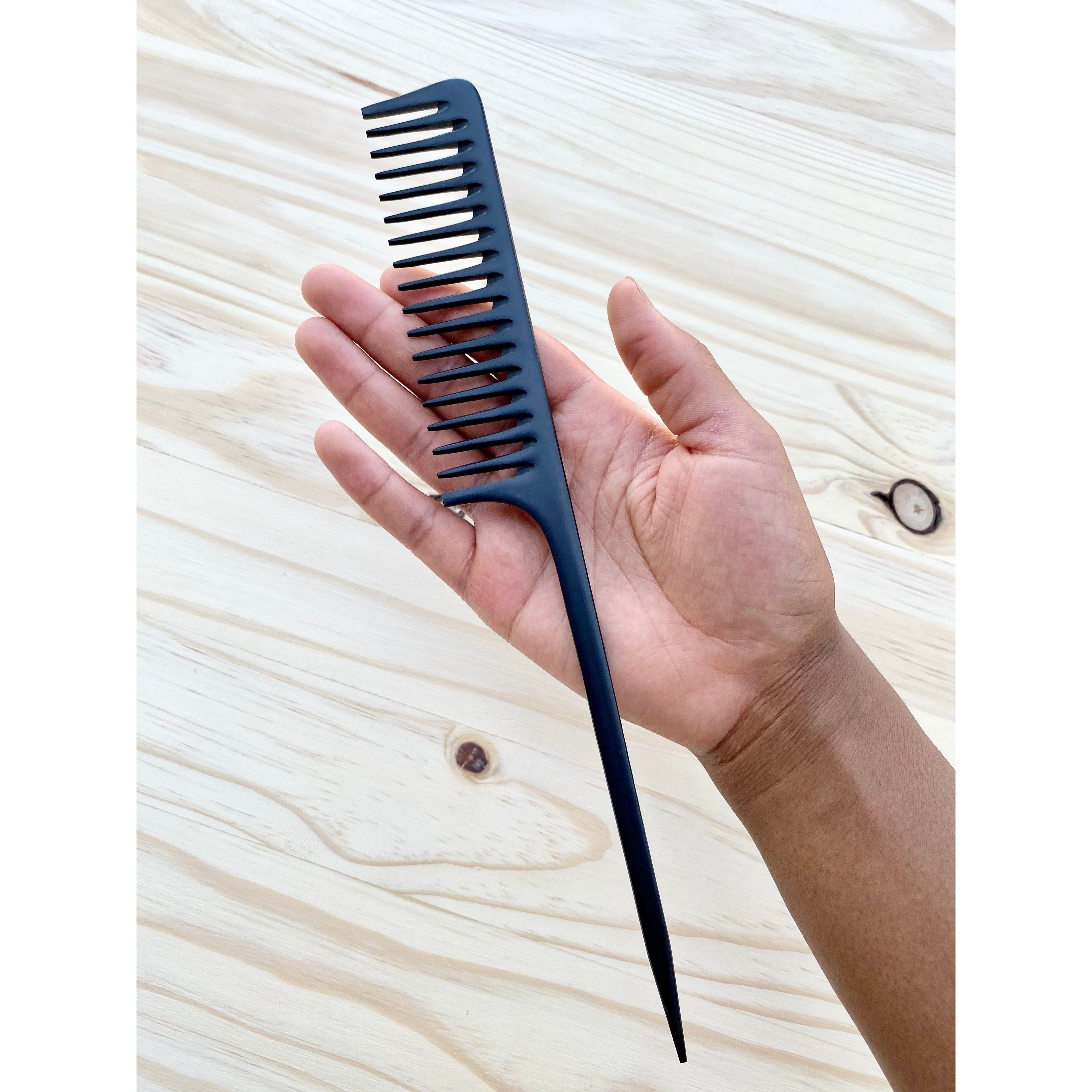 Karine long tail comb
