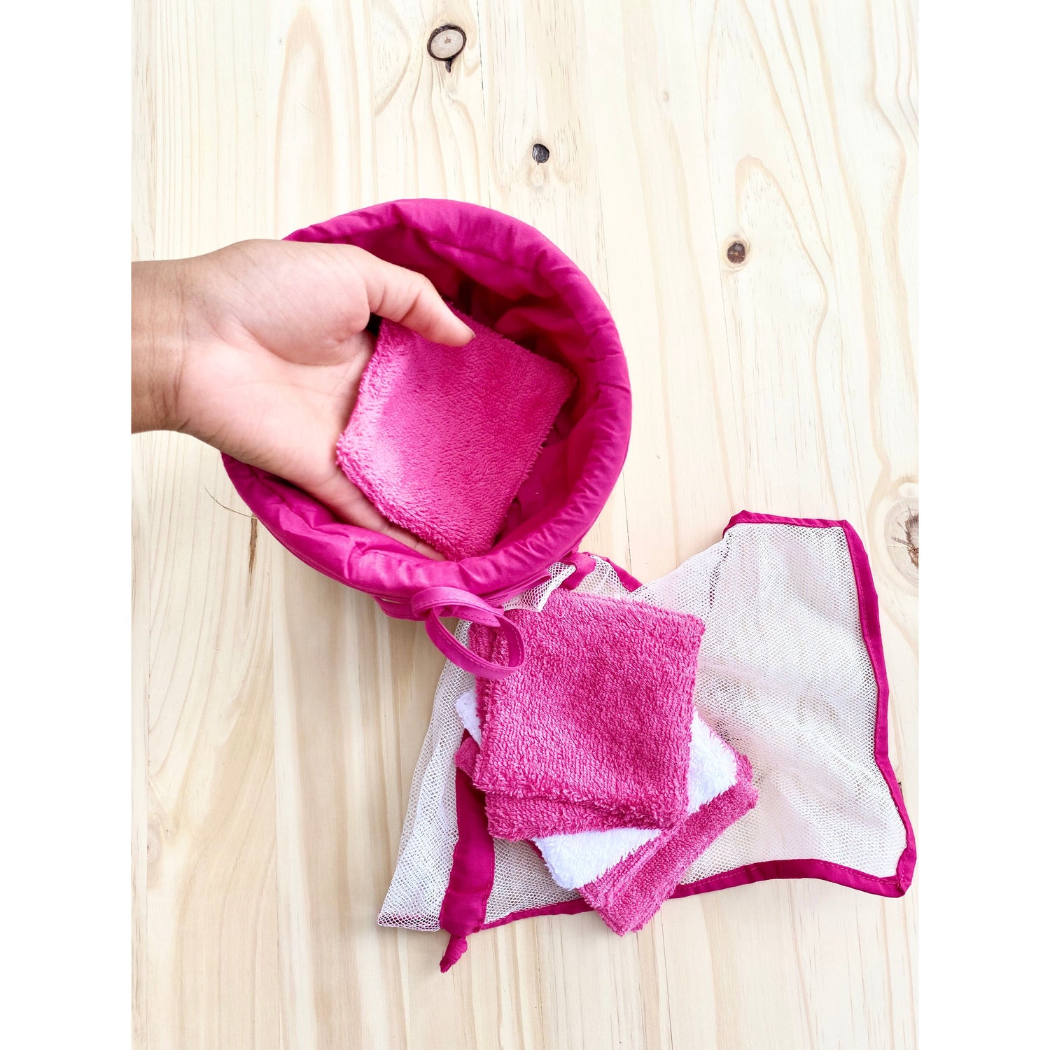 Pack de lingettes démaquillantes avec panier de rangement Taar